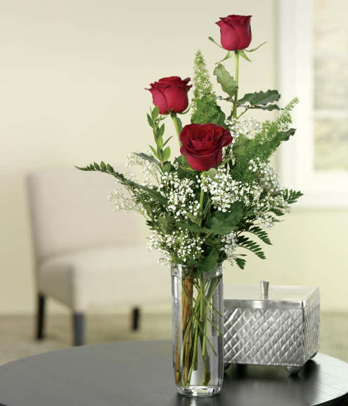 Red rose bud vase arrangement 