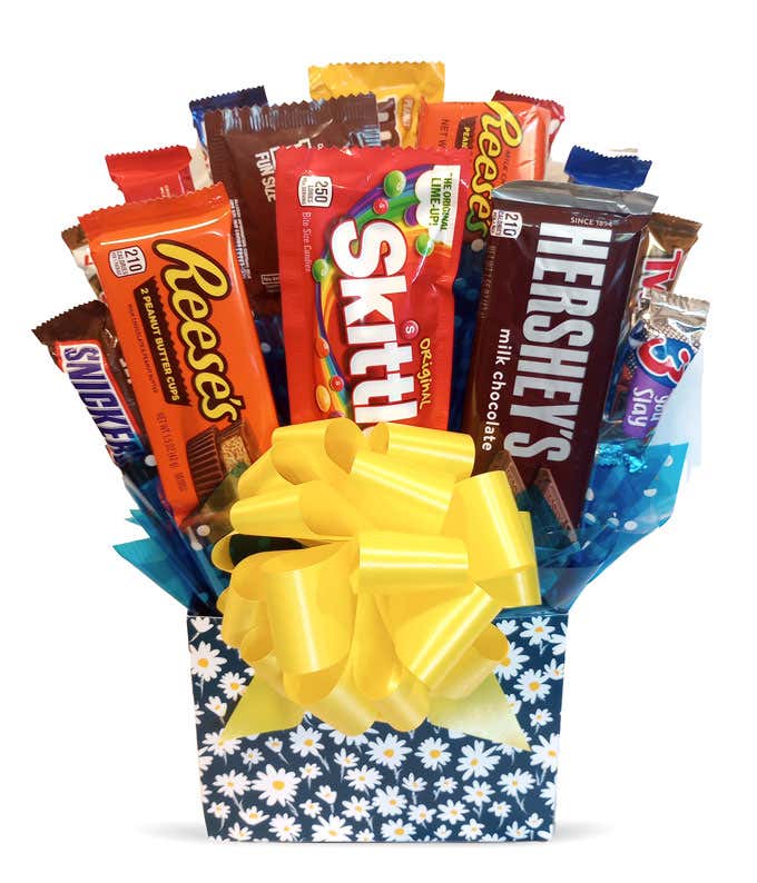 Candy bouquet with 13 fun-size candy bars, 3 full-size candy bars, yellow decorative bow, and white daisy-designed gift box.