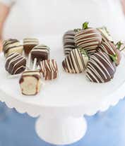 Alternative image 1 for Classic Strawberries & Cheesecake Pops - 12 pc
