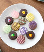 Alternative image 2 for Spring Belgian Chocolate-Dipped OREO® Cookies - 12 Pieces
