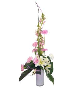 Pink and white flower arrangement with daisies for delivery internationally. 