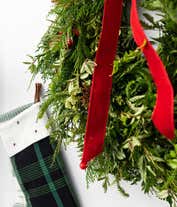 Alternative image 2 for Christmas wreath delivery