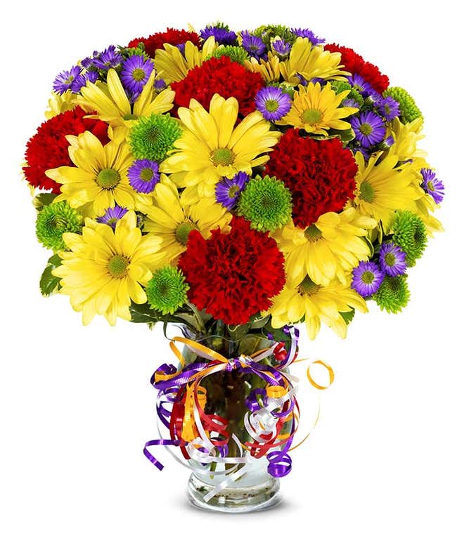 黄色的雏菊,红色康乃馨和绿色按钮弹出一个玻璃花瓶