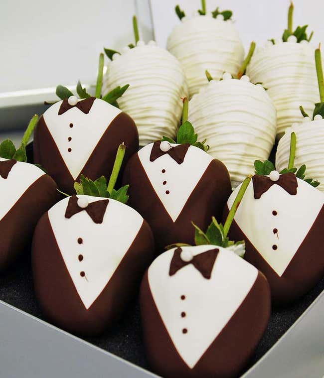 Bride &amp; Groom Chocolate Covered Strawberries 