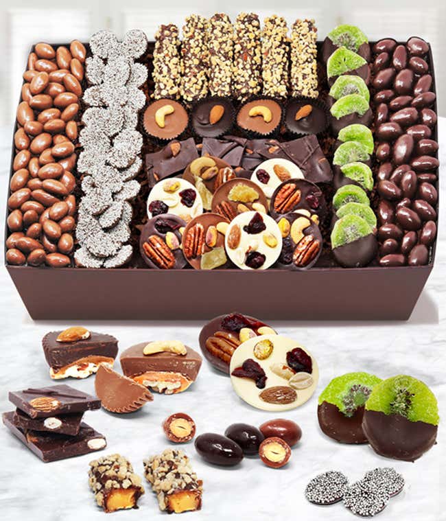 高级比利时巧克力覆盖焦糖，坚果和水果托盘