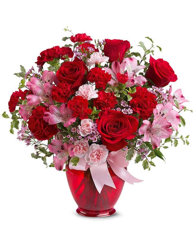 红玫瑰花束与粉红色的异色菊